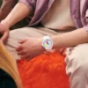 Upplev neonets renhet med Swatch